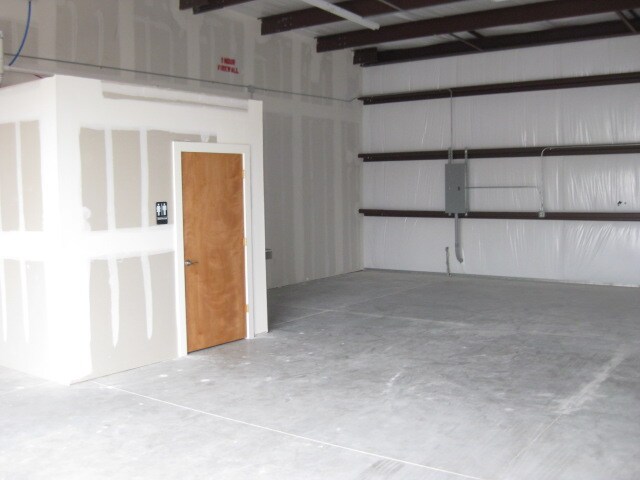More Photos Of 301 Cedar Ave, McAllen Warehouse For Lease