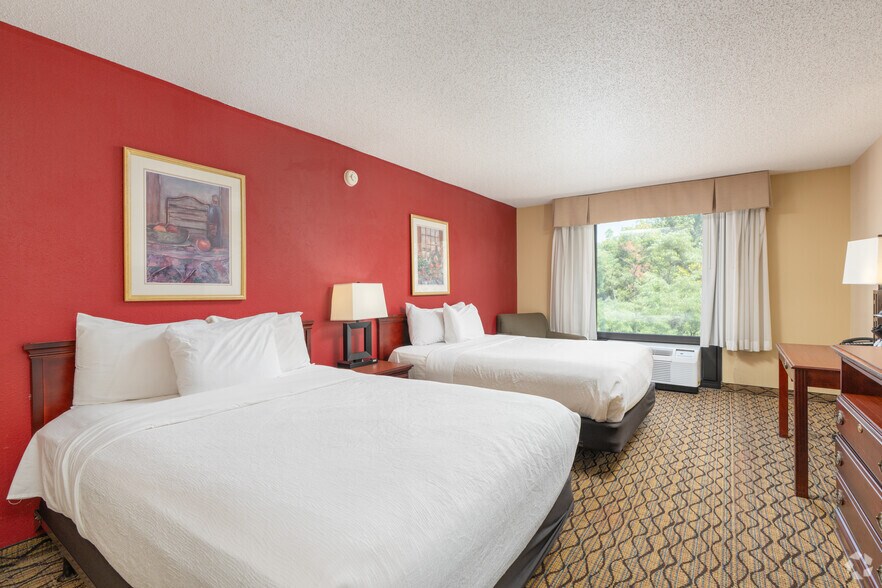 More Photos Of 6921 S Lindbergh Blvd, Saint Louis Hospitality For Sale