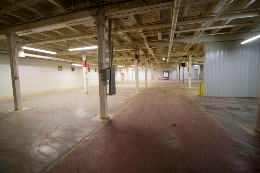 More Photos Of 126 Avenue C, Springfield Manufacturing For Sale