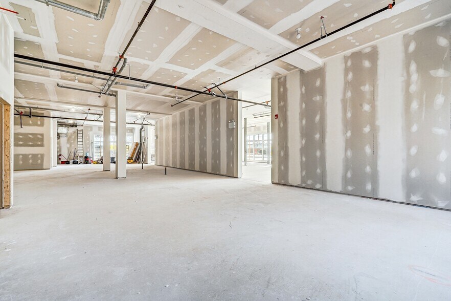 Primary Photo Of 689 Boul Saint-Jean-Baptiste, Mercier Storefront Retail Office For Lease