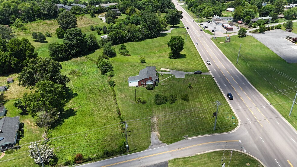 More Photos Of 5207 N Roan St, Gray Specialty For Sale