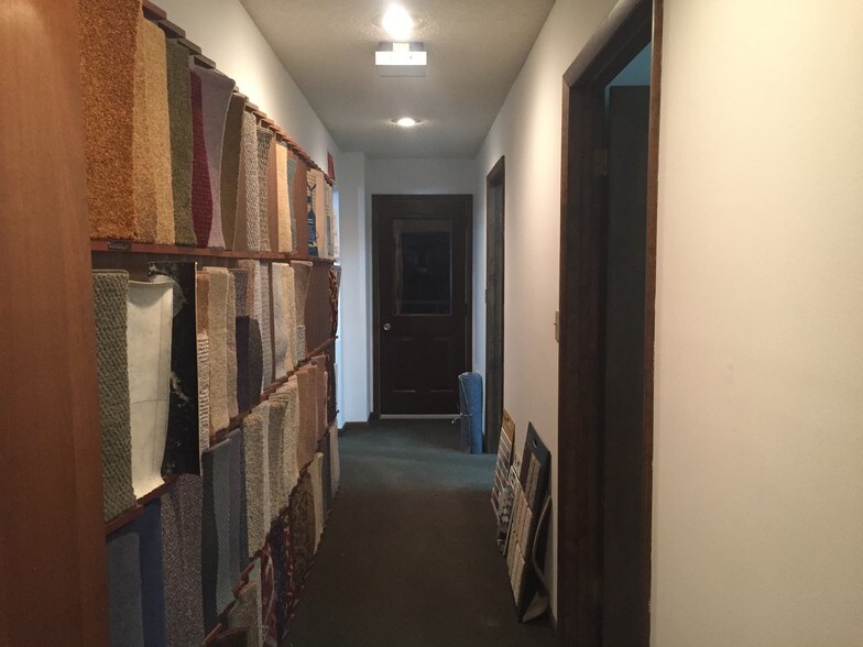 More Photos Of 28 S Main St, Voorheesville Warehouse For Lease