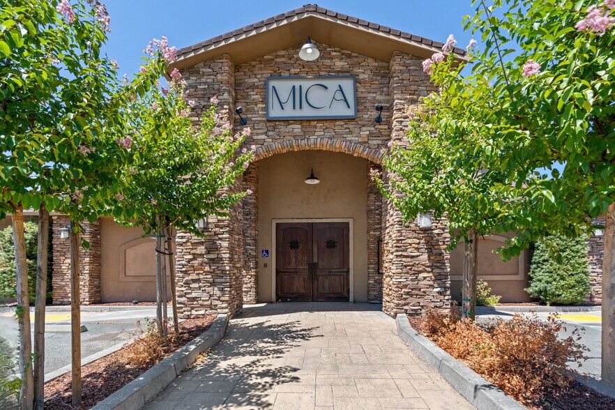 Primary Photo Of 1180 Airport Park Blvd, Ukiah Restaurant For Lease