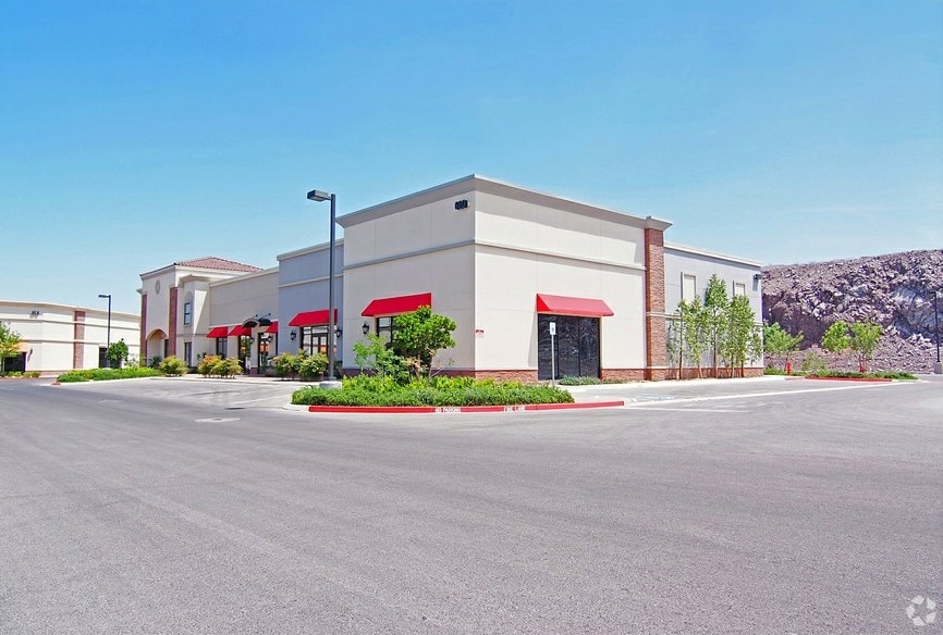 More Photos Of 670 S Green Valley Pky, Henderson Storefront Retail Office For Lease