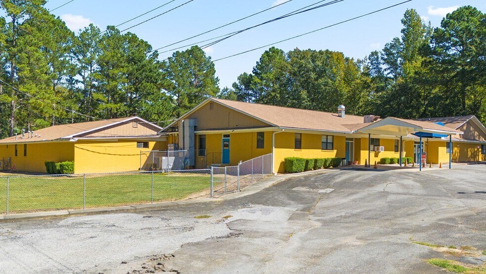Primary Photo Of 4433 Roundfield Rd, Macon-Bibb Freestanding For Sale