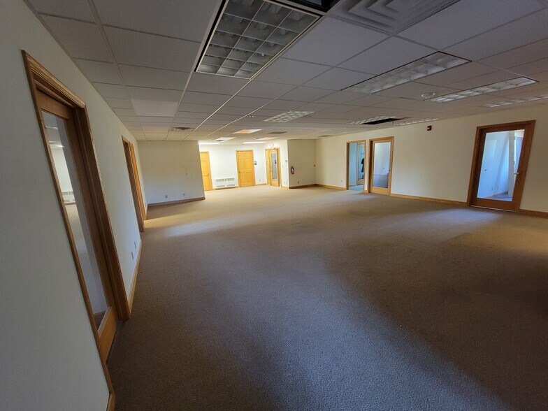 More Photos Of 14640 W Greenfield Ave, Brookfield Office Residential For Lease