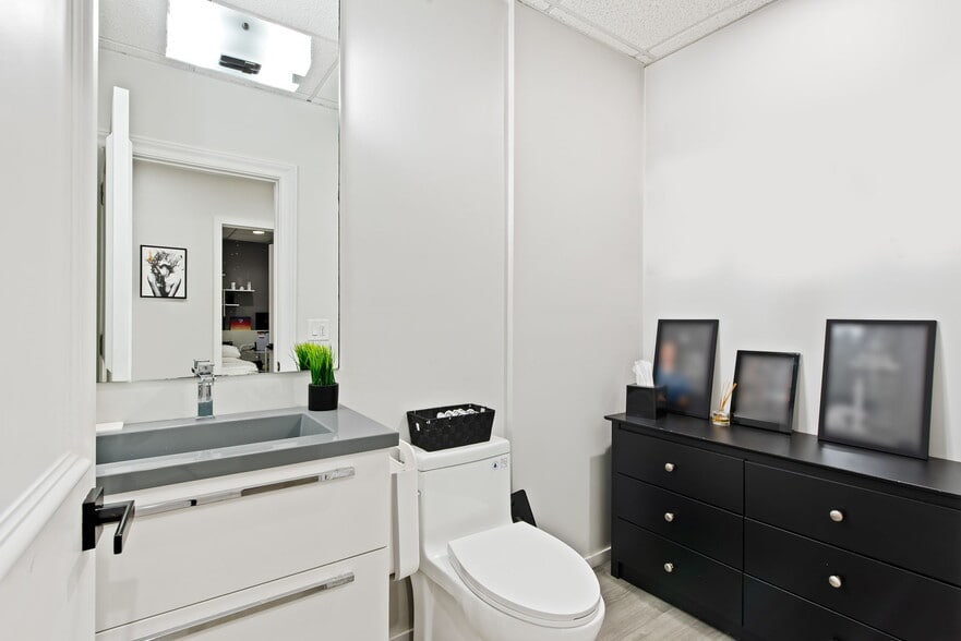 More Photos Of 825-875 Meadows Rd, Boca Raton Medical For Lease