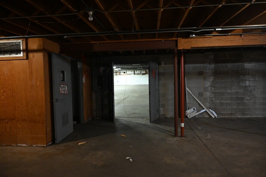 More Photos Of 2300 Claremont Ave, Ashland Freestanding For Lease