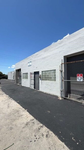 Primary Photo Of 709 NW 8th Ave, Fort Lauderdale Warehouse For Sale