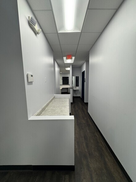 More Photos Of 4950-5020 W Dempster St, Skokie Unknown For Lease