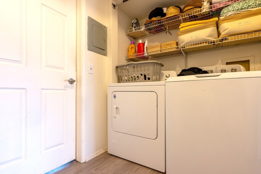 More Photos Of 6501 Woodley Ave, Lake Balboa Apartments For Sale