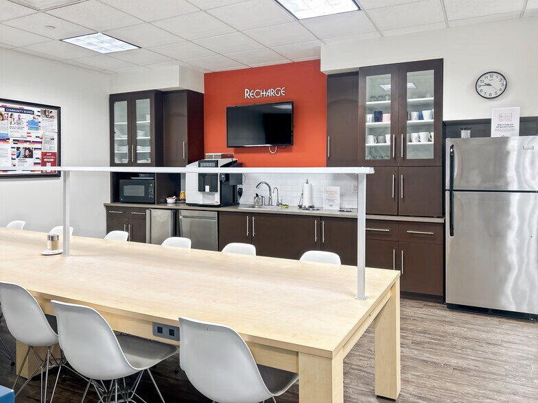 More Photos Of 6385 Old Shady Oak Rd, Eden Prairie Coworking Space