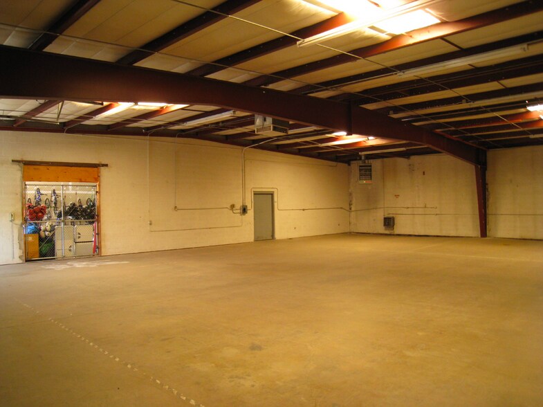 More Photos Of 5680 Valmont Rd, Boulder Manufacturing For Lease