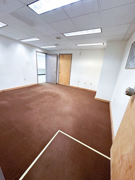 More Photos Of 8100 Ohio River Blvd, Emsworth Office For Lease