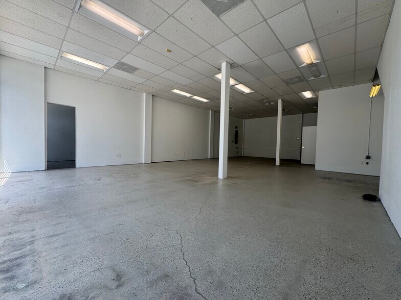 More Photos Of 4873-4877 Melrose Ave, Los Angeles Storefront For Lease