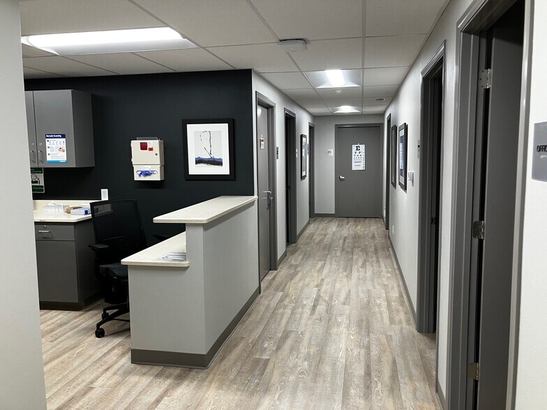 More Photos Of 1305 Chestnut St, West Bend Medical For Lease