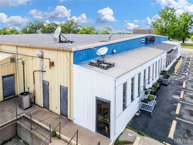 More Photos Of 500 S Commercial St, Crocker Storefront For Sale