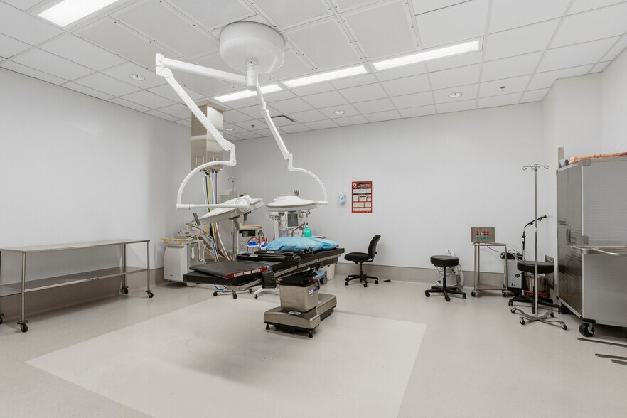 More Photos Of 160 Fountains Blvd, Madison Medical For Sale