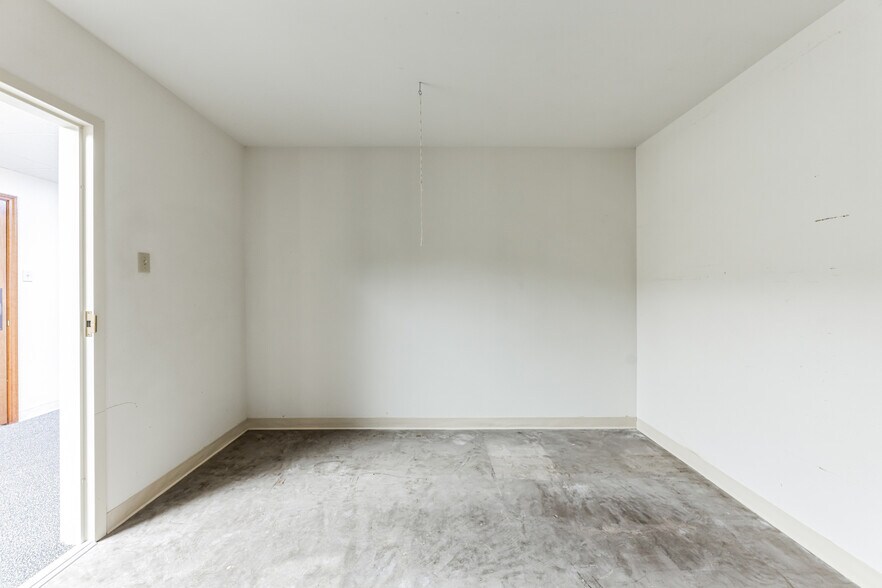 More Photos Of 1611 Old Granger Rd, Taylor Office For Lease