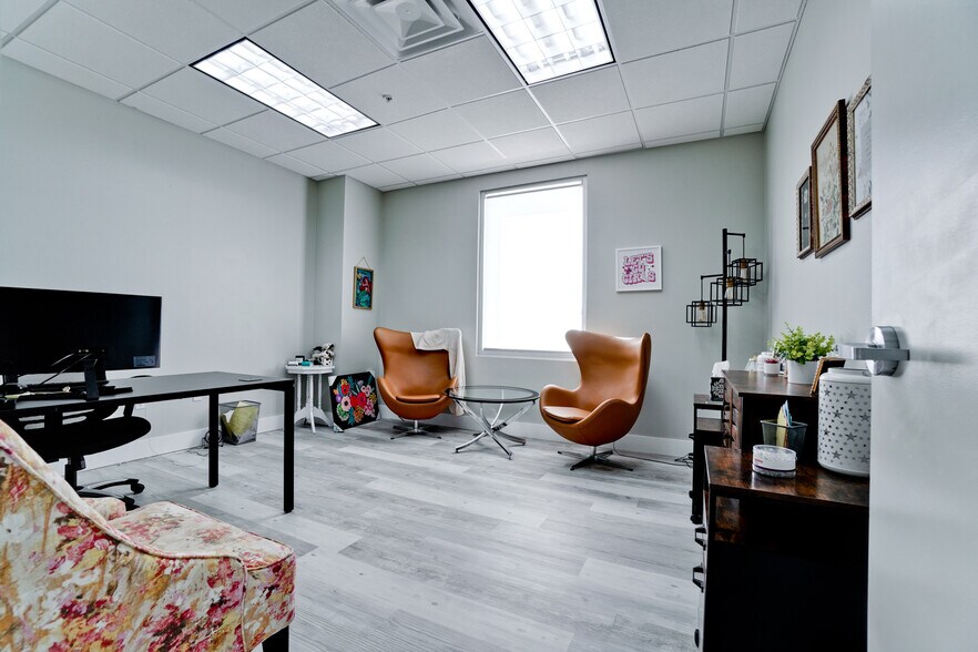 More Photos Of 2170 Main St, Sarasota Loft Creative Space For Sale