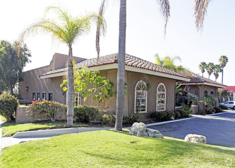 More Photos Of 22731 Aspan St, Lake Forest Restaurant For Lease