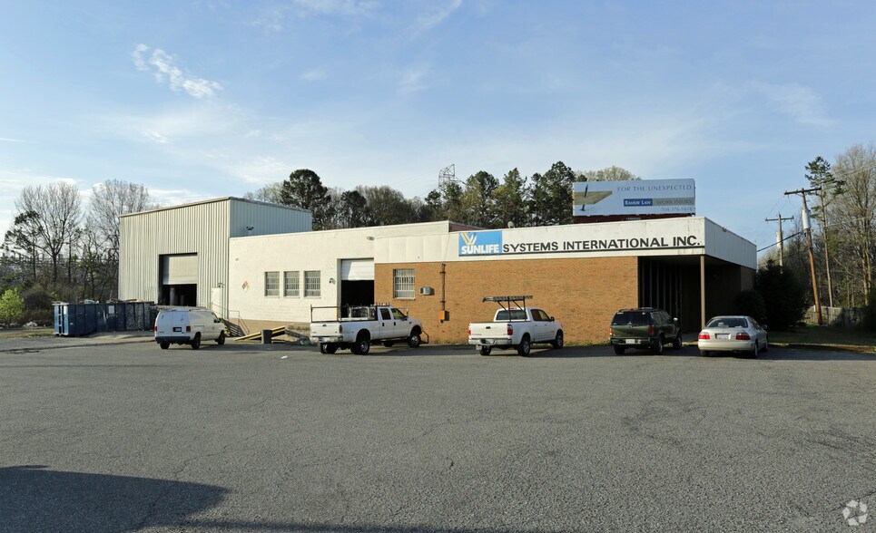More Photos Of 5301 Nations Crossing Rd, Charlotte Warehouse For Sale