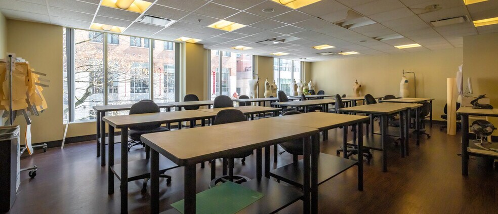 More Photos Of 480 Robson St, Vancouver Apartments For Lease