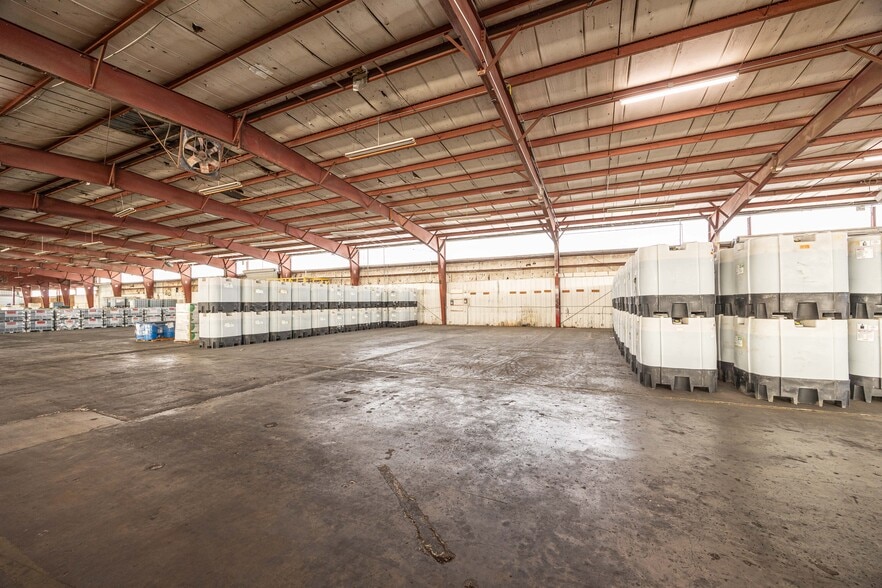 More Photos Of 3710-3719 E Us-90, Lake City Manufacturing For Lease