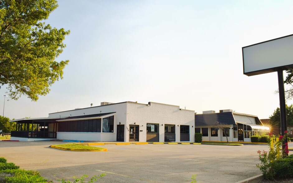 More Photos Of 1702-1736 E Belt Line Rd, Richardson Unknown For Lease