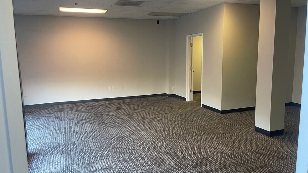 More Photos Of 8390 Terminal Rd, Lorton Flex For Sale