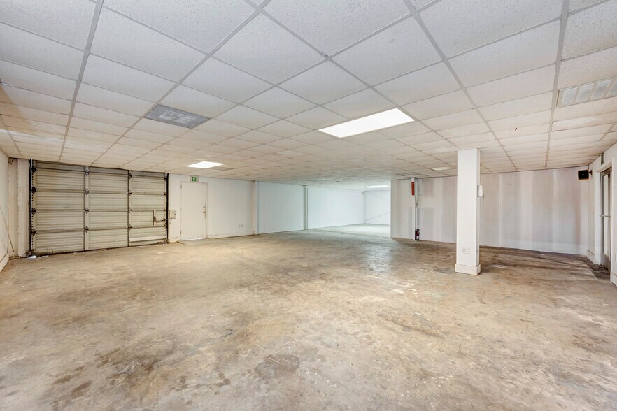 More Photos Of 10206 Georgibelle Dr, Houston Warehouse For Lease