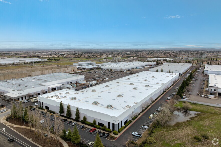 More Photos Of 8860 Industrial Ave, Roseville Distribution For Lease