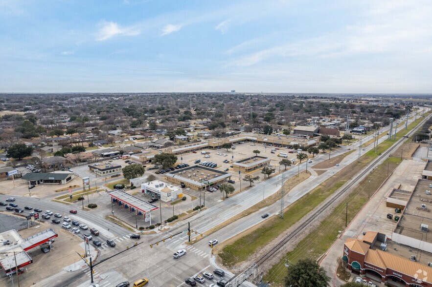 More Photos Of 6299 Granbury Rd, Fort Worth Unknown For Lease