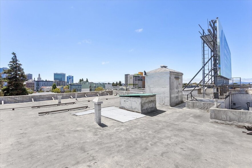 More Photos Of 498 25th St, Oakland Apartments For Sale