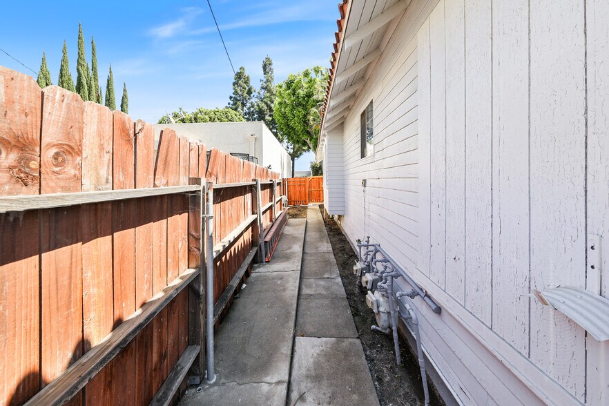 More Photos Of 15323 Paramount Blvd, Paramount General Retail For Sale