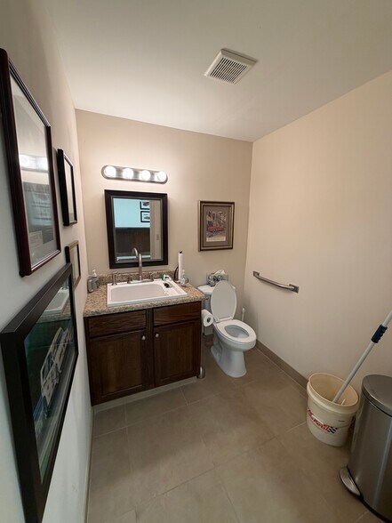 More Photos Of 212 N U.S. Hwy 1, Tequesta Warehouse For Sale