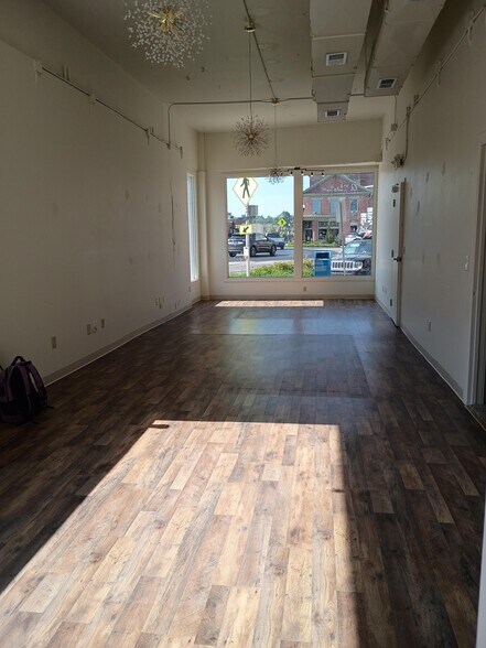 More Photos Of 40 Monument Sq, Urbana Storefront Retail Office For Lease
