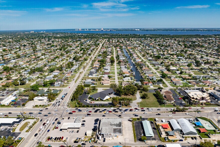 More Photos Of 910-912 Del Prado Blvd S, Cape Coral Freestanding For Lease