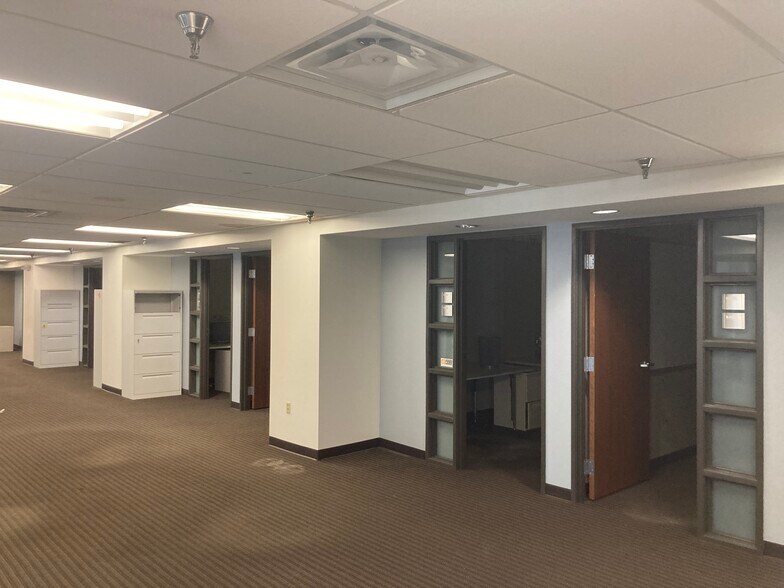 More Photos Of 16-24 N Meridian St, Indianapolis Office For Lease