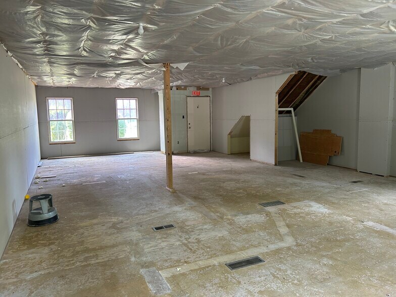 More Photos Of 2-6 Samson Rock Dr, Madison Office For Lease