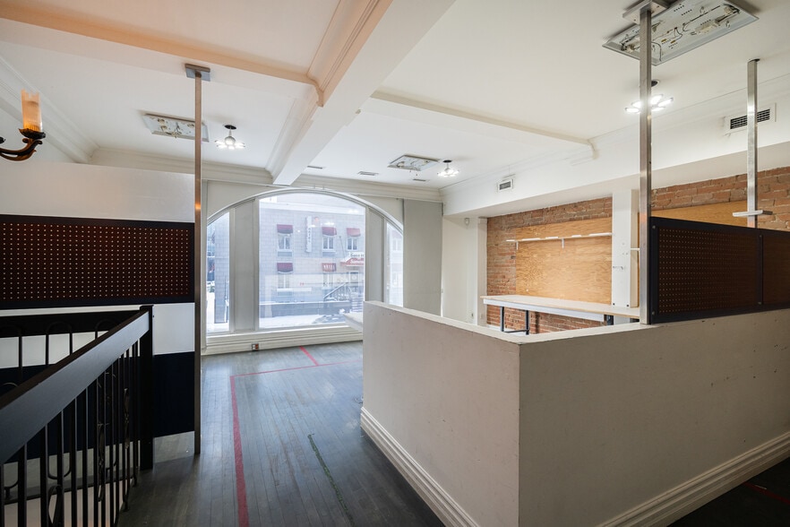 More Photos Of 1583 Rue Saint-Hubert, Montréal Medical For Sale