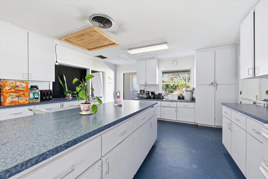 More Photos Of 6104 Polk Ave, Lakeland Religious Facility For Sale