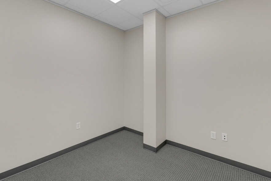 More Photos Of 8110 Parkside Ave, Baytown Warehouse For Sale