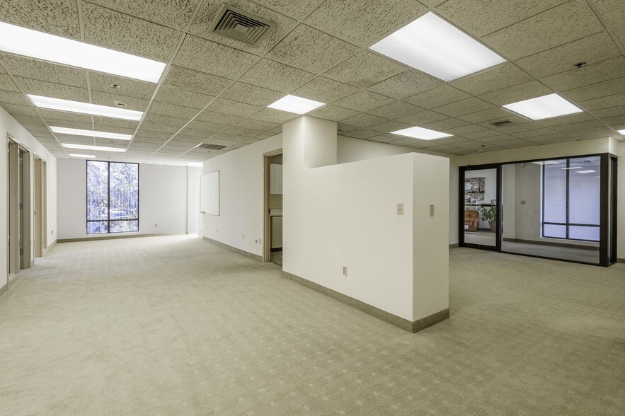 More Photos Of 333 North Ave, Wakefield Office For Lease