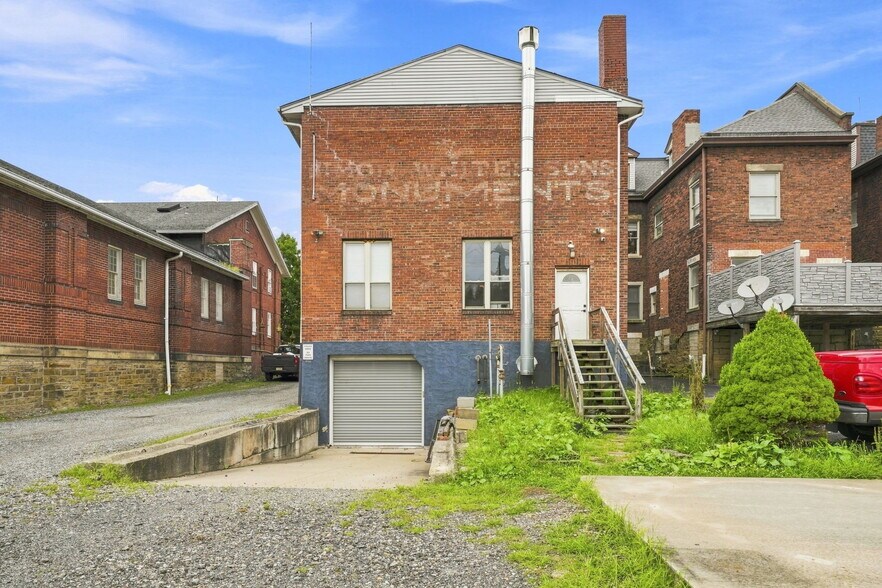 More Photos Of 68 W Maiden St, Washington Freestanding For Sale