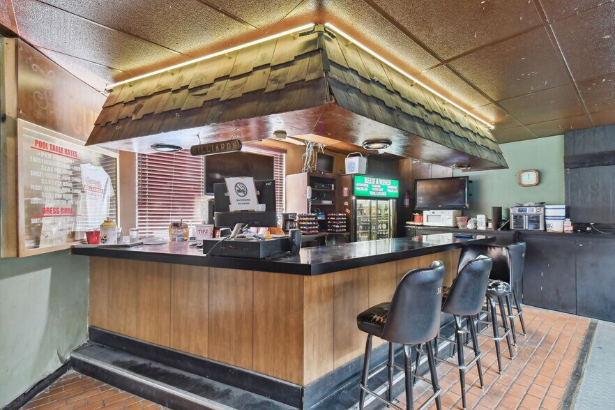 More Photos Of 1212 Rogers St, Clearwater Bar For Sale