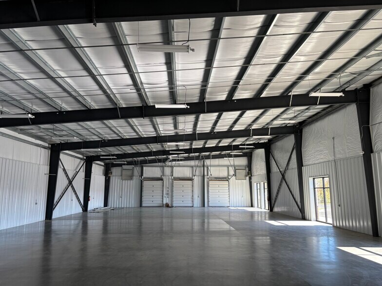 More Photos Of Cass White Rd NE, Cartersville Warehouse For Lease