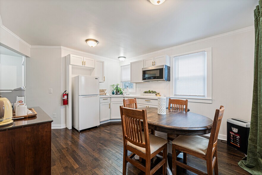 More Photos Of 102 Sw 2nd St, Lee's Summit Office For Sale