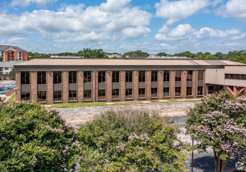 More Photos Of 7700 Chevy Chase Dr, Austin Unknown For Lease
