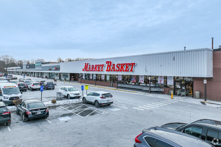 More Photos Of 152-188 Haverhill, Methuen Unknown For Lease